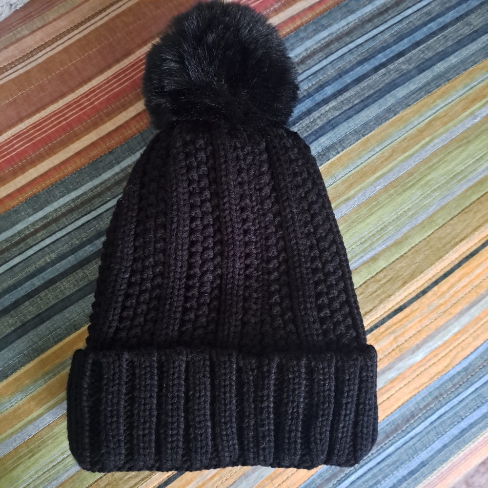 Black Fuzzy Pom Knit Hat Black Lining Men Women Teens Warm Comfy One Size NWOT